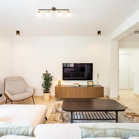 Spacious And Bright 3br House In Great Location Marbella