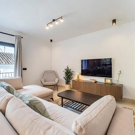 Spacious And Bright 3br House In Great Location Holiday home *