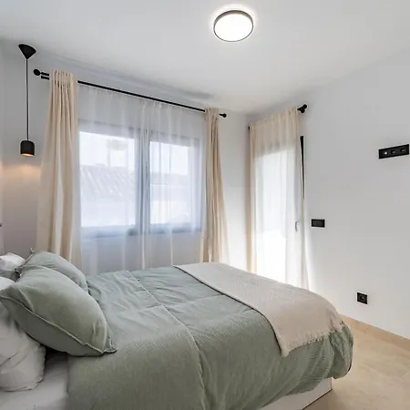 Spacious And Bright 3br House In Great Location בית נופש *