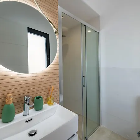 Spacious And Bright 3br House In Great Location * מארבלה